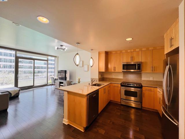38 N Almaden Blvd, San Jose CA: https://media.crmls.org/mediaz/8b1edf32-7a32-4496-b61b-bdfaf3224d15.jpg