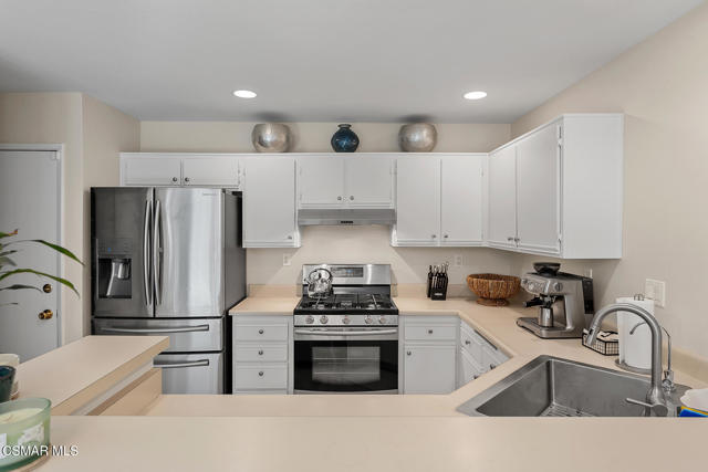 732 Via Colinas, Westlake Village CA: https://media.crmls.org/mediaz/8b1f768e-69d2-47df-9a12-7a46640259a4.jpg