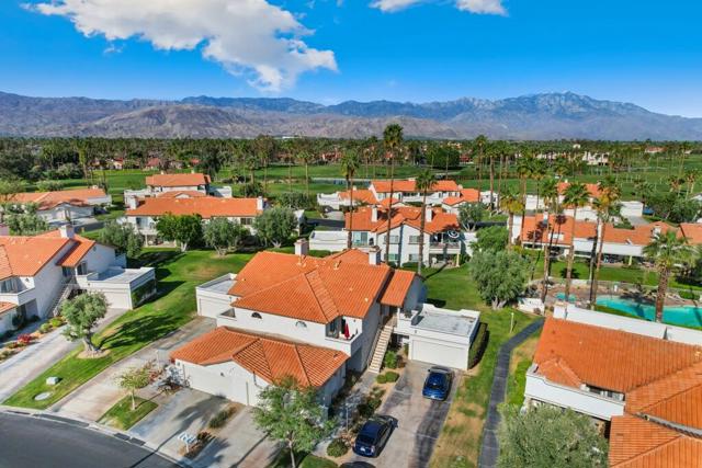 153 Desert Falls E Drive, Palm Desert CA: https://media.crmls.org/mediaz/8b2032a0-aabe-4571-8e9d-39753a057194.jpg