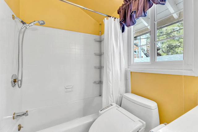 53200 Forest Lake Drive, Idyllwild CA: https://media.crmls.org/mediaz/8b20b51d-21f7-486f-9e51-78832ecd84bd.jpg