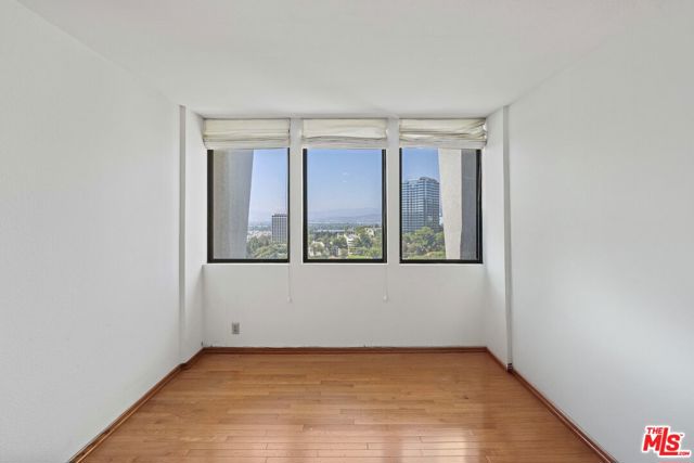3740 Multiview Drive, Los Angeles CA: https://media.crmls.org/mediaz/8b2148b2-070e-4584-87b4-e6e9af2c30f6.jpg