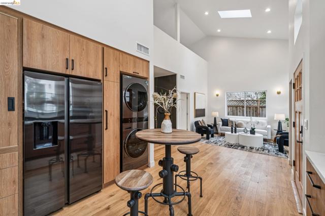 Image 40 of 45 For 1009 Everett