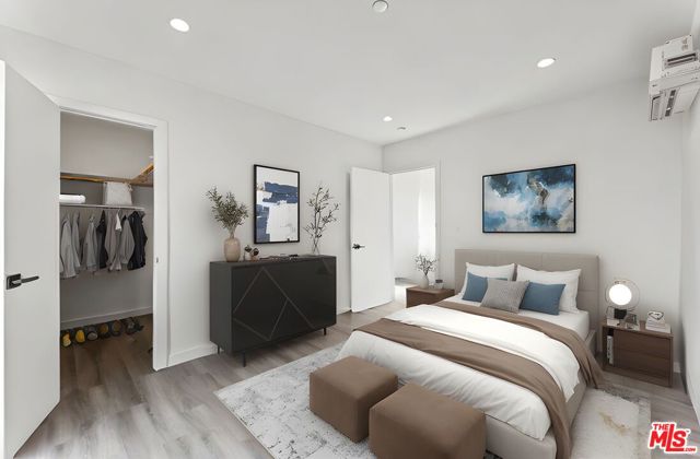 1254 9th Street, Santa Monica CA: https://media.crmls.org/mediaz/8b21b9fa-a493-475b-ad88-11ca8c4da628.jpg