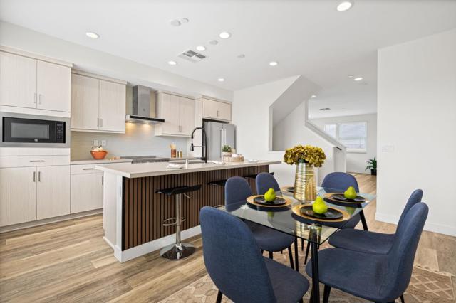 1307 Pullman Way, Oakland CA: https://media.crmls.org/mediaz/8b223203-60c0-4353-bcb7-8c9f13f24fca.jpg