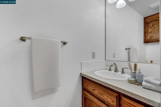2391 Newport Dr, Discovery Bay CA: https://media.crmls.org/mediaz/8b2345af-38ed-41ab-a850-b85c7373c394.jpg