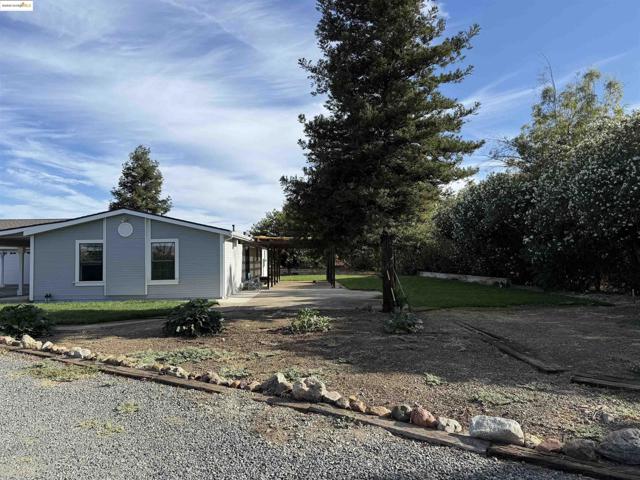 13600 byron highway, Byron CA: https://media.crmls.org/mediaz/8b23772a-6f30-4838-b31d-9dc9cb987a07.jpg