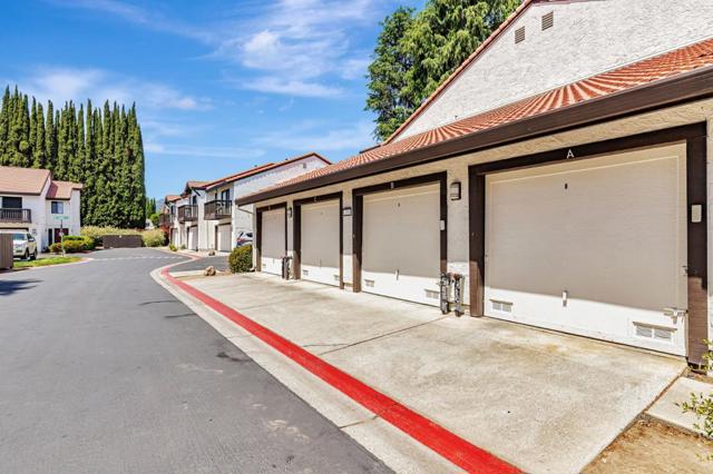 775 Williamsburg Way, Gilroy CA: https://media.crmls.org/mediaz/8b237bbd-9281-4d12-8483-2dab8e83bc92.jpg