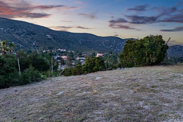 17249 St Helena Drive, Ramona CA: https://media.crmls.org/mediaz/8b23e6ee-bdfb-4225-b8da-3da5aa97ac9e.jpg