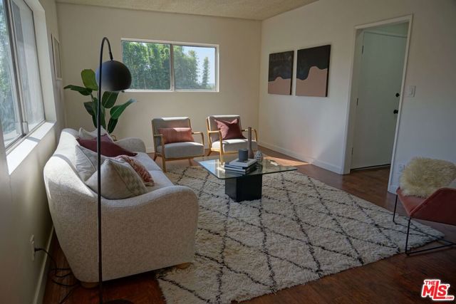 756 Hyperion Avenue, Los Angeles CA: https://media.crmls.org/mediaz/8b240bbf-4488-4134-95ec-ce10cc04341b.jpg