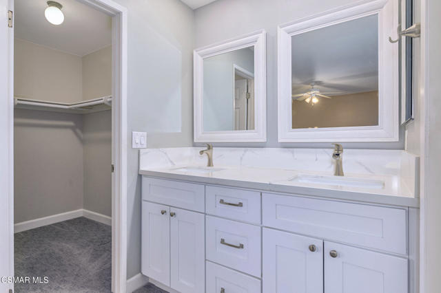 6058 Hedgewall Drive, Westlake Village CA: https://media.crmls.org/mediaz/8b240e63-4b44-442e-9506-8d4e4ab9aa20.jpg