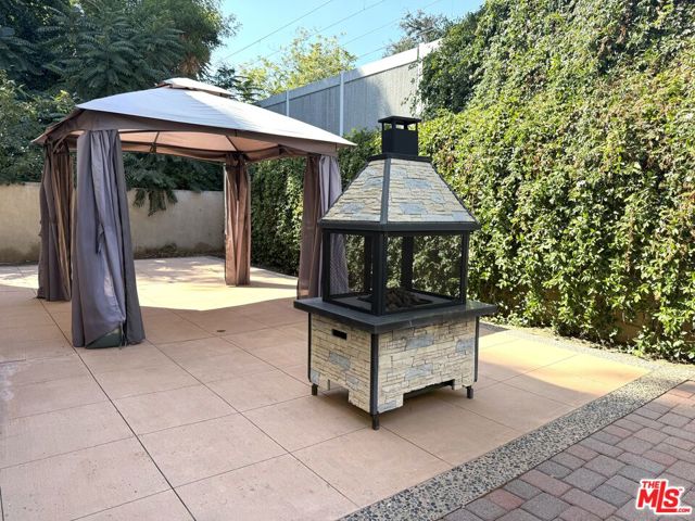 335 Genoa Street, Monrovia CA: https://media.crmls.org/mediaz/8b245231-a48a-4283-8287-496ea2422301.jpg
