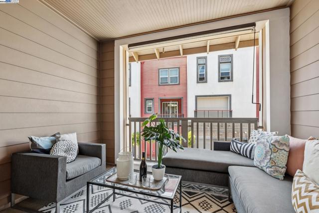 1815 Balsa St, Alameda CA: https://media.crmls.org/mediaz/8b24a069-7b5d-4af3-9cf0-ff777a1893fb.jpg