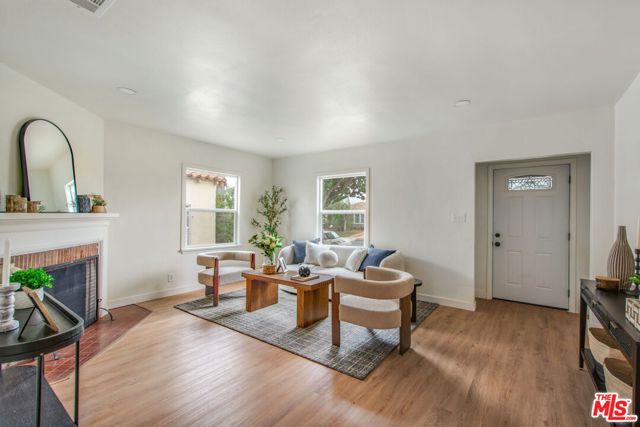 4325 W 58th Place, Los Angeles CA: https://media.crmls.org/mediaz/8b24a3bc-ee16-49fa-8ea5-56c27bb46887.jpg
