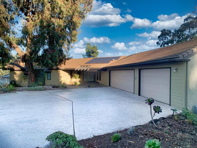 1077 VISTA MADERA LANE, El Cajon CA: https://media.crmls.org/mediaz/8b24c7f7-d73d-4d36-bdb4-72a60a1fc2eb.jpg