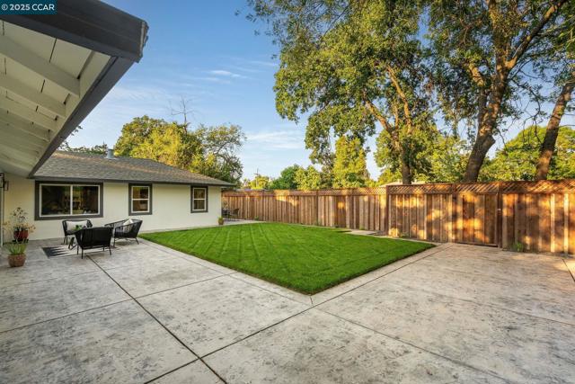 1961 Ardith Dr, Pleasant Hill CA: https://media.crmls.org/mediaz/8b24f0a2-da08-492f-a4c8-eb6eaad74620.jpg
