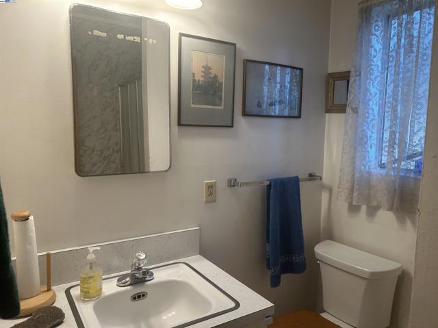 18393 Pepper St, Castro Valley CA: https://media.crmls.org/mediaz/8b266b46-badc-43e1-8287-6cb8ebb6ef43.jpg