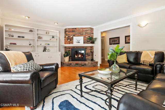 4324 Natoma Avenue, Woodland Hills CA: https://media.crmls.org/mediaz/8b270006-688b-4ad3-98fd-1dcb2eed06fd.jpg