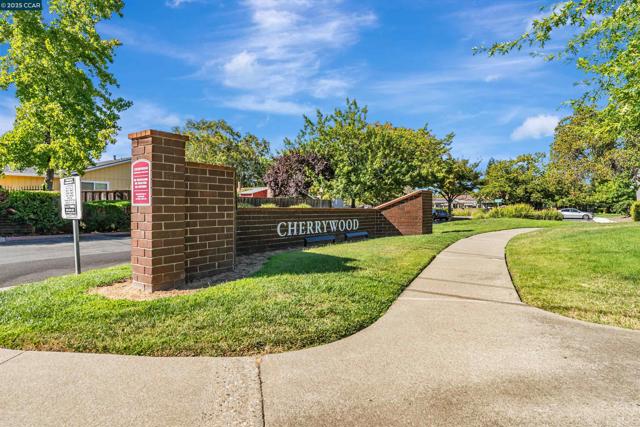 812 Royal Ann Ln, Concord CA: https://media.crmls.org/mediaz/8b274de8-2444-412c-8177-9231baec6176.jpg