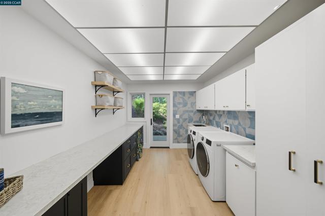 4161 Coralee Ln, Lafayette CA: https://media.crmls.org/mediaz/8b275c60-c88e-4b2b-b637-973043c252a5.jpg