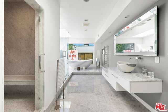 971 Enchanted Way, Pacific Palisades CA: https://media.crmls.org/mediaz/8b27926e-9751-4c99-b850-0e405827f908.jpg