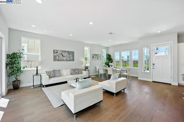 8360 Marine Way, Newark CA: https://media.crmls.org/mediaz/8b27f6c9-ddfa-46d9-9512-09219bbd54ad.jpg