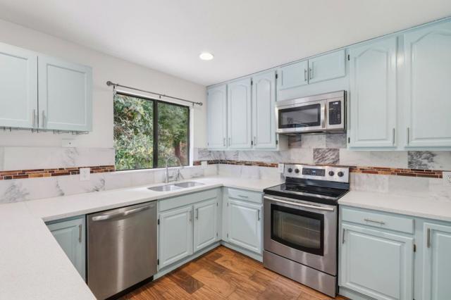 21564 Mary Alice Way, Los Gatos CA: https://media.crmls.org/mediaz/8b280767-295f-40c5-8a07-45764ec33971.jpg