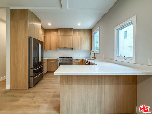 150 N Arnaz Drive, Beverly Hills CA: https://media.crmls.org/mediaz/8b2852da-53ee-4ce6-8ffc-6d8d7281ec2b.jpg