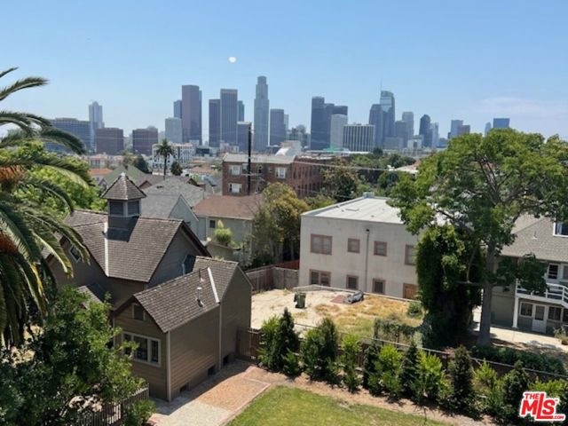 1340 Carroll Avenue, Los Angeles CA: https://media.crmls.org/mediaz/8b2876b4-ac5a-4525-9dfc-d34f65e45481.jpg