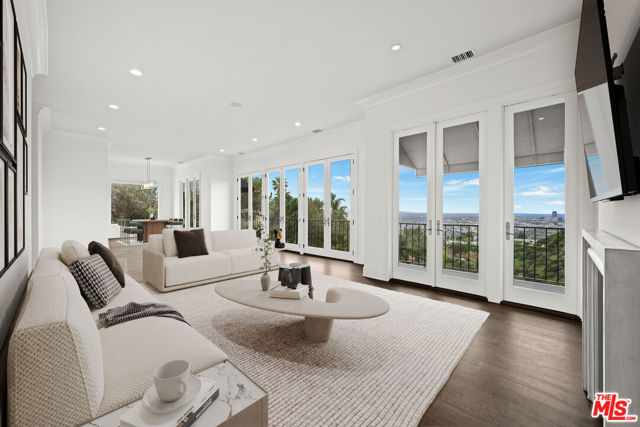 1539 Viewsite Drive, Los Angeles CA: https://media.crmls.org/mediaz/8b28f8a3-9222-4247-86e1-73c220993607.jpg