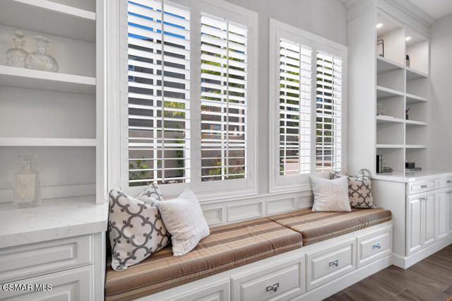 5715 Calais Court, Calabasas CA: https://media.crmls.org/mediaz/8b29b350-971c-4c47-90e0-4fea3dab7909.jpg