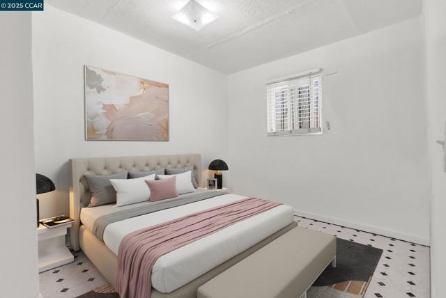 2150 35Th Ave, Oakland CA: https://media.crmls.org/mediaz/8b29fe50-87bc-4849-929c-14689dd7eb3a.jpg