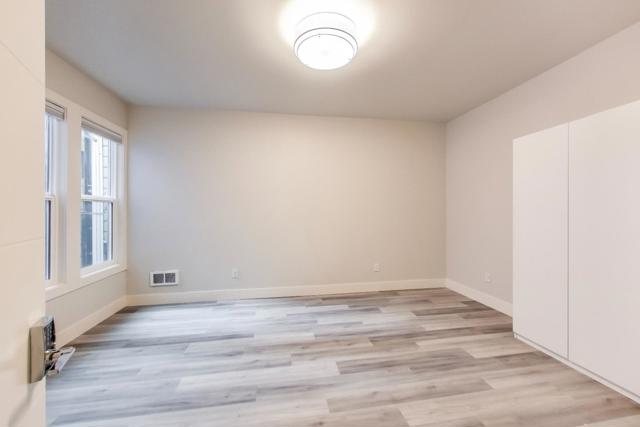 811 Oak Street, San Francisco CA: https://media.crmls.org/mediaz/8b2a0ff5-8b16-489f-b51f-490e1c19fe2d.jpg