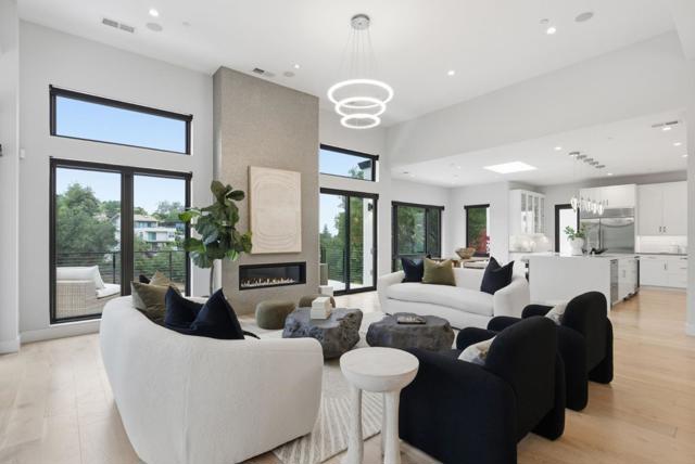 1669 Whitham Avenue, Los Altos CA: https://media.crmls.org/mediaz/8b2a2c83-ce21-4cab-835a-6af0e64255b2.jpg