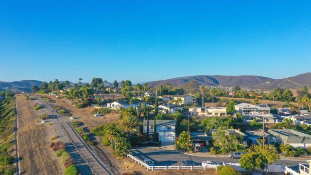 1682 Saddlehorn Drive, San Marcos CA: https://media.crmls.org/mediaz/8b2aba90-5bcc-44e4-8307-be0ee9c7d77a.jpg