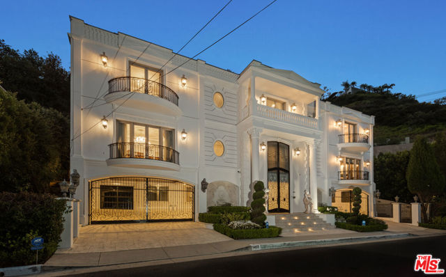 1455 Robmar Drive, Beverly Hills CA: https://media.crmls.org/mediaz/8b2ac158-7af3-4eba-94c8-b37adca94b1c.jpg