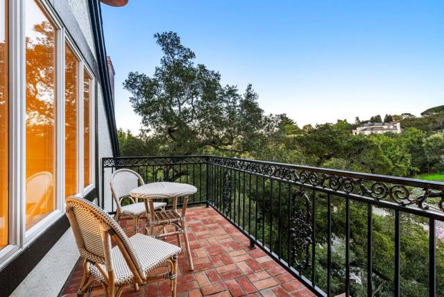 760 Chateau Drive, Hillsborough CA: https://media.crmls.org/mediaz/8b2ac456-1c98-43e1-a138-4edf1c22cfeb.jpg
