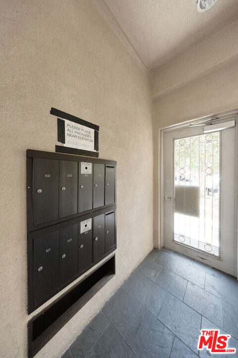 1409 Armacost Avenue, Los Angeles CA: https://media.crmls.org/mediaz/8b2ade7a-e2a1-4c02-91d4-b6e4a37b1e4b.jpg