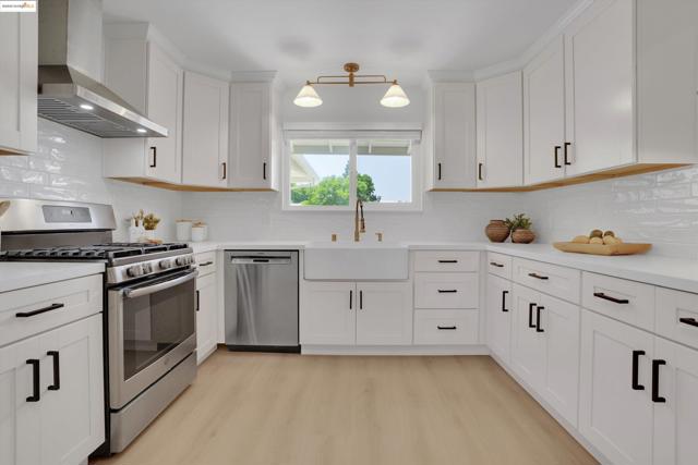 946 Notre Dame Ave, Concord CA: https://media.crmls.org/mediaz/8b2b39a3-07b9-4328-98d7-8e2d0c05555c.jpg