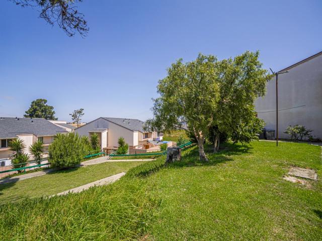 914 Acosta Plaza, Salinas CA: https://media.crmls.org/mediaz/8b2b3a36-fbdb-4f30-9349-84974a143fd3.jpg