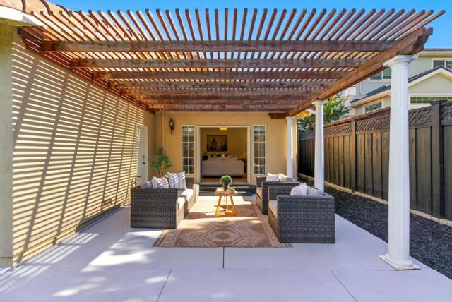 2188 Yorkshire Way, Mountain View CA: https://media.crmls.org/mediaz/8b2b9b8f-511b-4706-9edc-862dee23fbfd.jpg