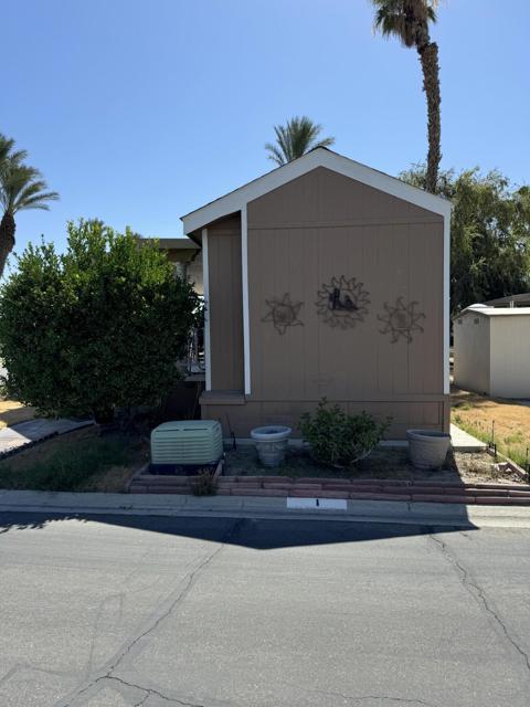 81620 Avenue 49, Indio CA: https://media.crmls.org/mediaz/8b2bcf0b-e712-4db4-8246-1e1e9fe0c779.jpg
