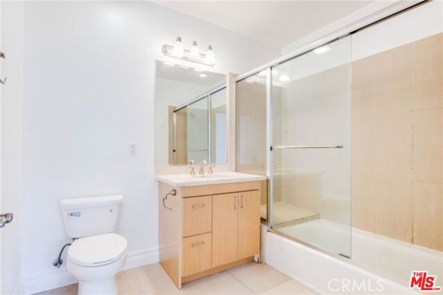 917 S New Hampshire Avenue, Los Angeles CA: https://media.crmls.org/mediaz/8b2c0944-bede-4696-9aa1-d1c789217f99.jpg
