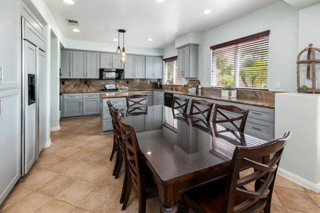 Detail Gallery Image 17 of 38 For 1749 Skimmer Ct, Carlsbad,  CA 92011 - 5 Beds | 3 Baths