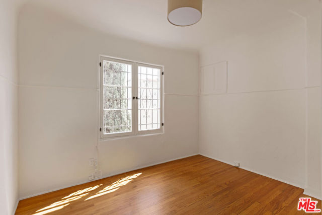 6856 Los Altos Place, Los Angeles CA: https://media.crmls.org/mediaz/8b2c5f0b-6cc6-43de-bc5d-bd38008b95aa.jpg