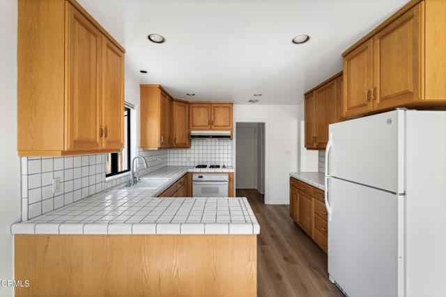 Detail Gallery Image 8 of 29 For 2432 Carol Park Pl, Montrose,  CA 91020 - 3 Beds | 3 Baths