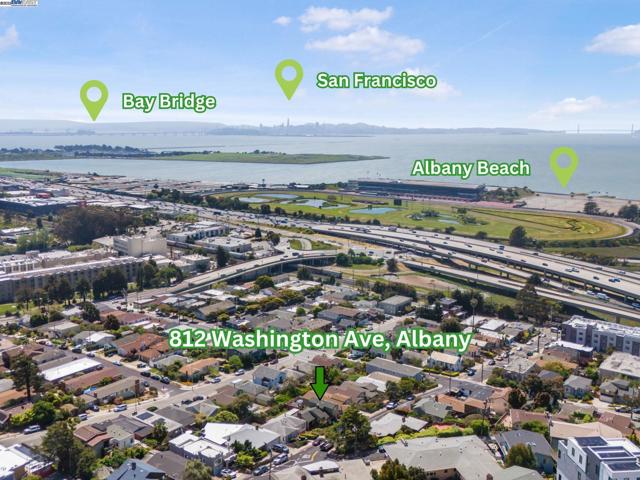 812 Washington Ave, Albany CA: https://media.crmls.org/mediaz/8b2c8d76-9daf-4f6d-804a-1faecca492e2.jpg