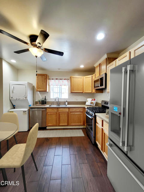 4406 Toland Way, Los Angeles CA: https://media.crmls.org/mediaz/8b2cc9b7-631d-457d-8a43-7ee8b10a54b6.jpg