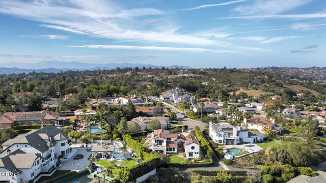 45 Valley Vista Drive, Camarillo CA: https://media.crmls.org/mediaz/8b2ce564-5daf-40fb-a416-503134d2d4f8.jpg