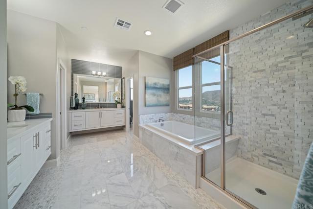 35788 Bay Morgan Lane, Fallbrook CA: https://media.crmls.org/mediaz/8b2d35d9-531e-4ddb-bb46-3e84746940f1.jpg