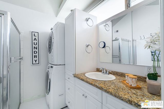 1772 S Araby Drive, Palm Springs CA: https://media.crmls.org/mediaz/8b2db43f-491b-4a43-b645-540c42bd7720.jpg